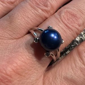 Honora blue dyed cultured Pearl and rhinestone ring set in sterling silver. 🌞